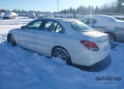 2017 Mercedes-Benz C 300 4Matic из США, поврежденный, VIN 55SWF4KB7HU219841